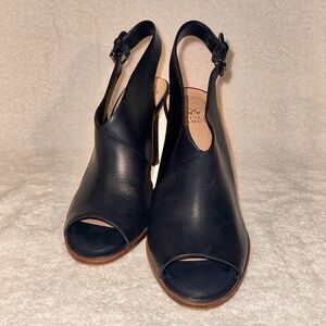 VINCE CAMUTO
Style: VC-Nattey